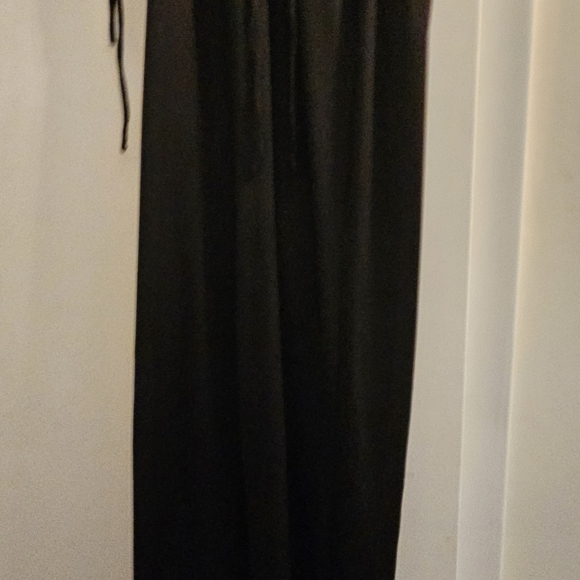 Elegant Black Sleeveless Pantsuit - Picture 4 of 6
